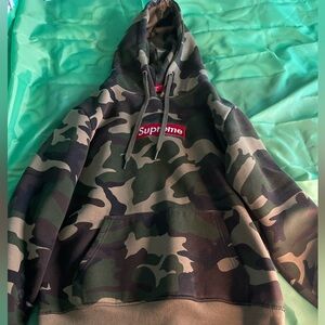 SUPREME HOODIE